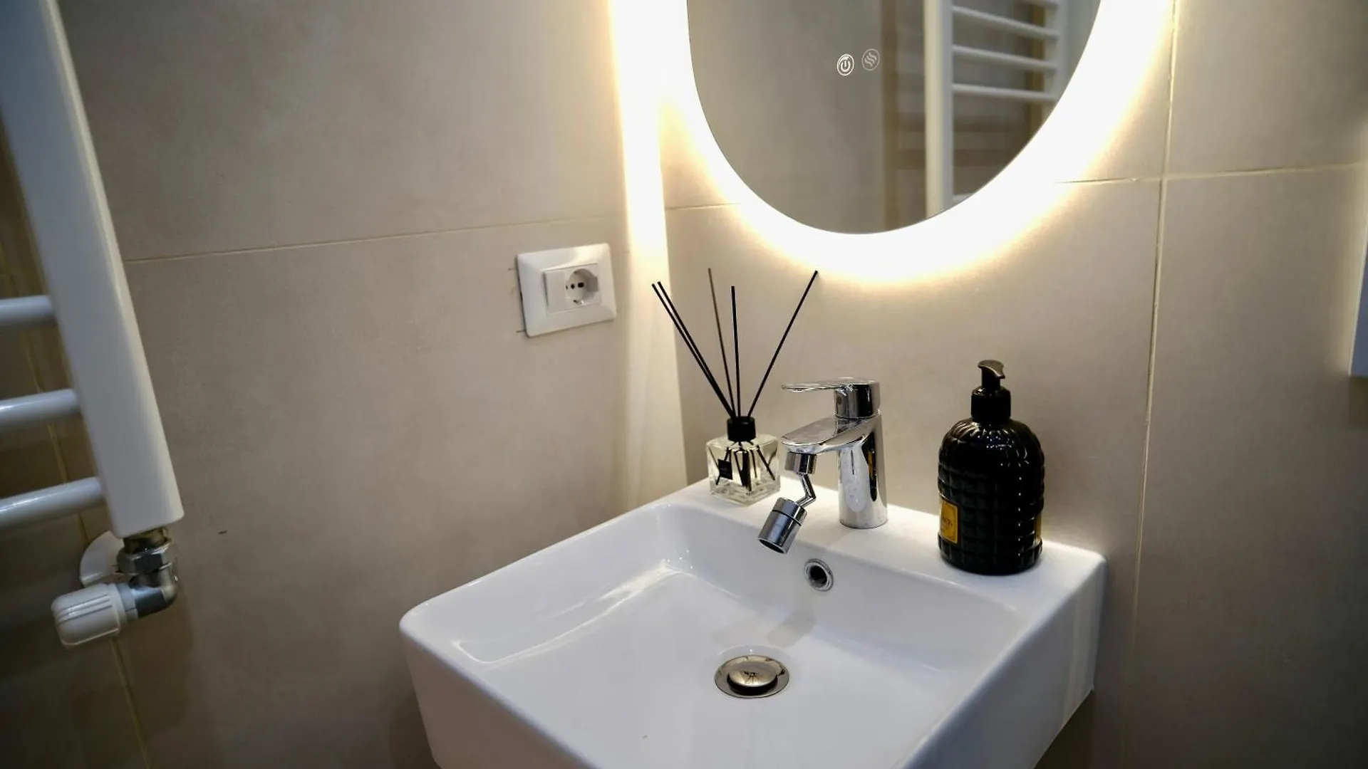 Maison Almo Rome 0*,  Italy